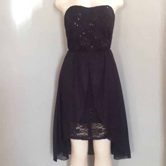 Dresses & Skirts - Sexy Black Dress